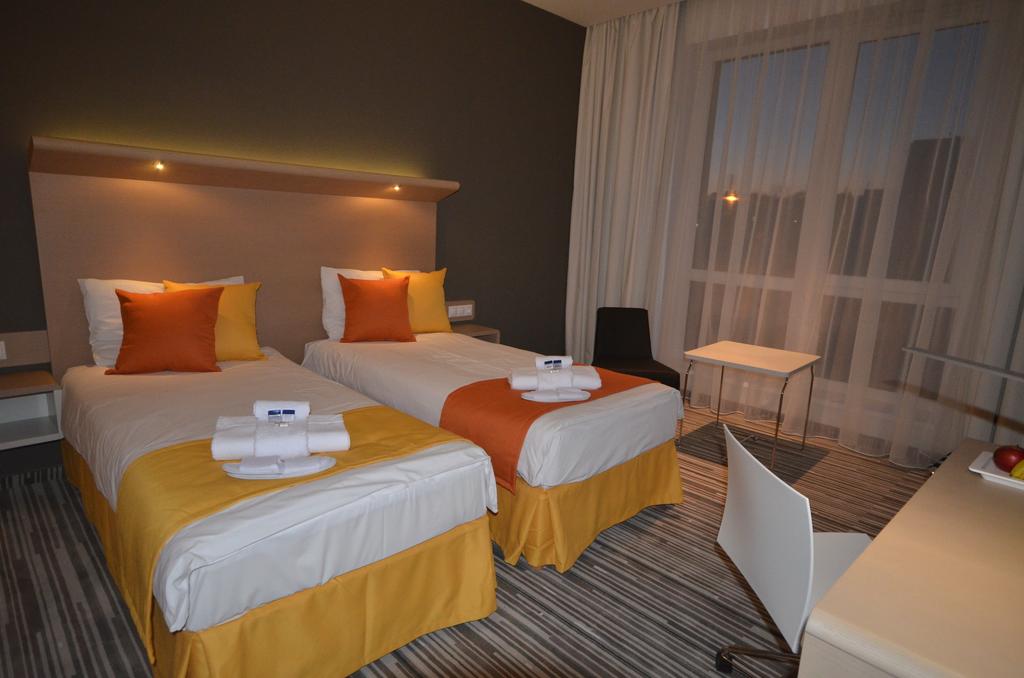 Park Inn by Radisson Budapest - Tap to explore photos