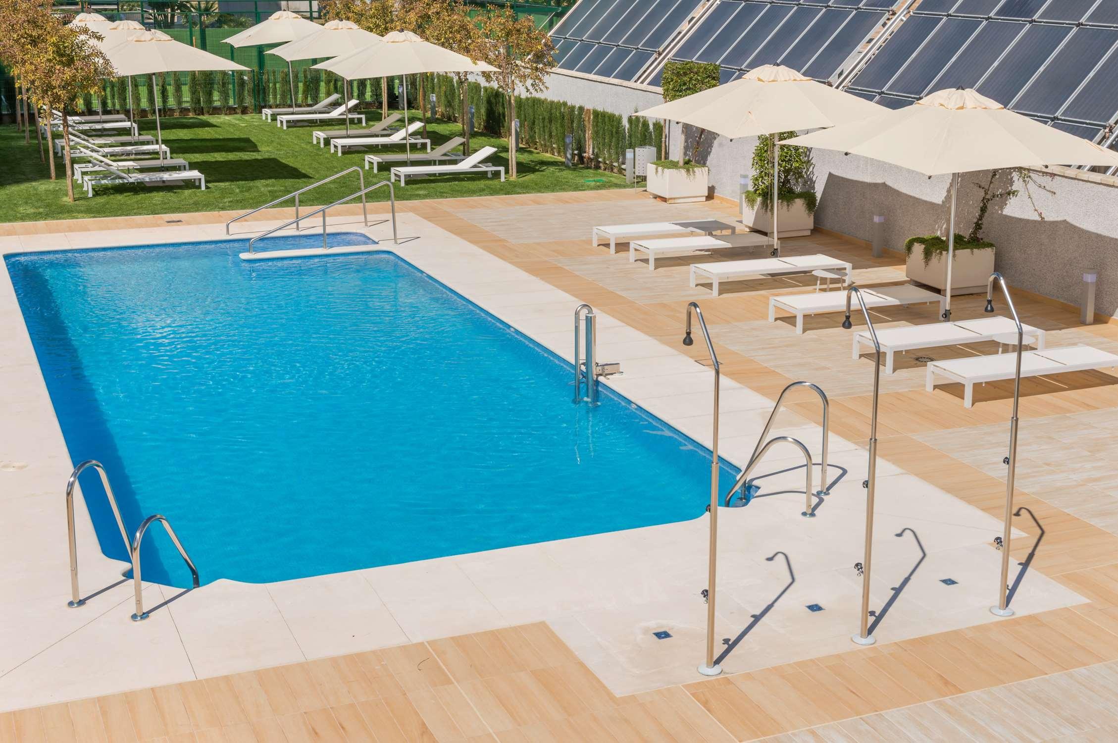 Hilton Garden Inn Sevilla - Tap to explore photos
