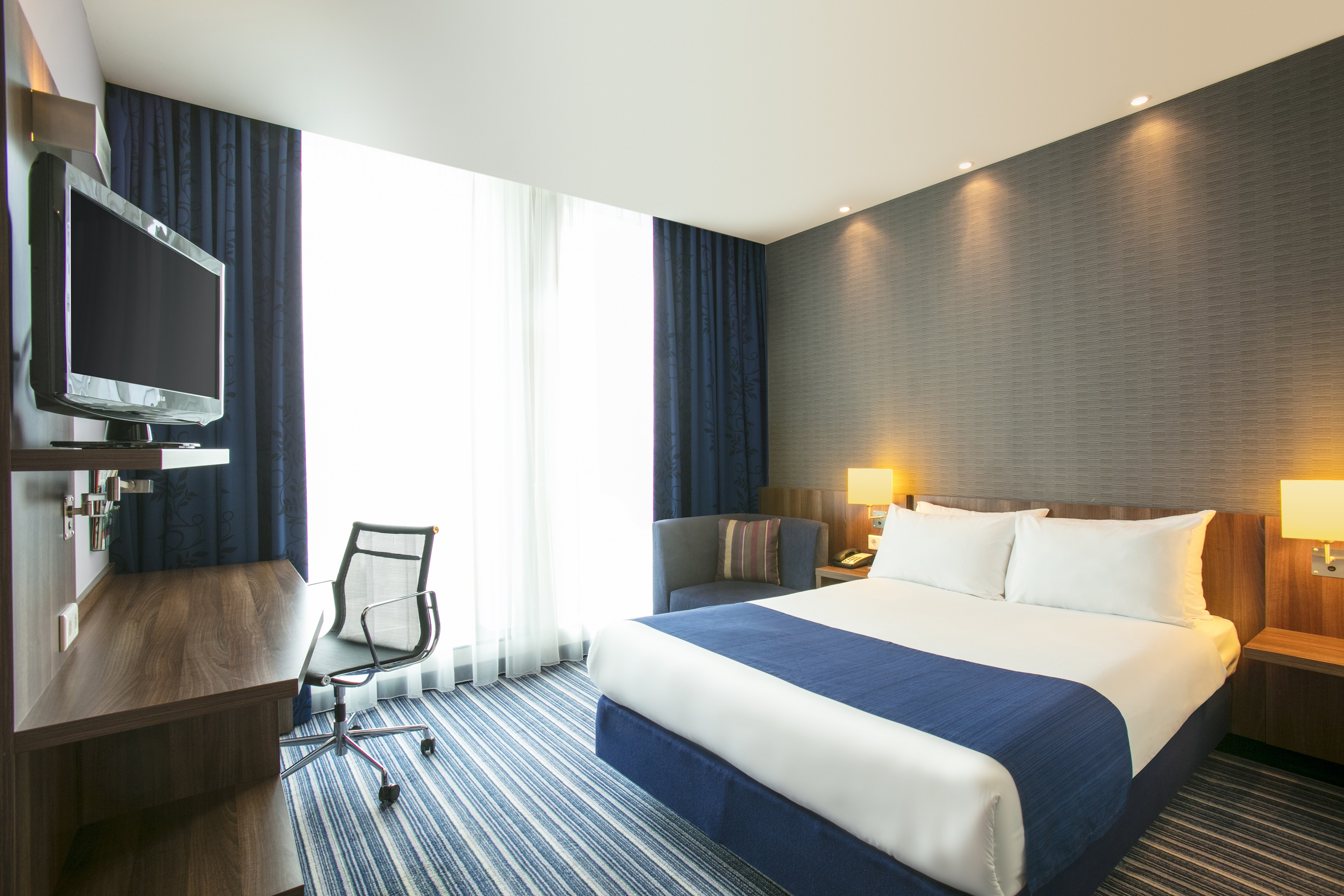 Holiday Inn Express The Hague - Parliament - Tap to explore photos