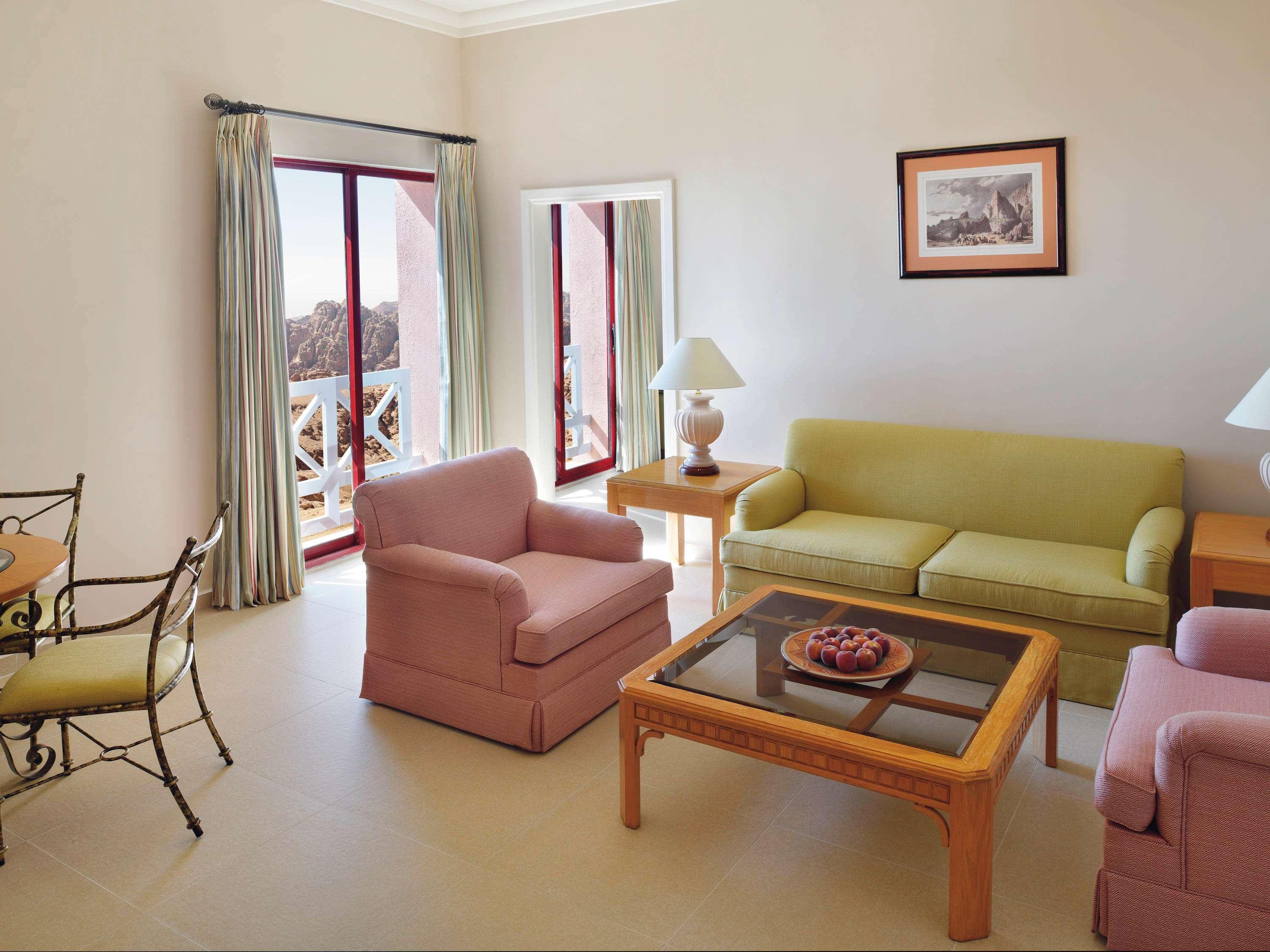 Grand Mercure Petra - Tap to explore photos