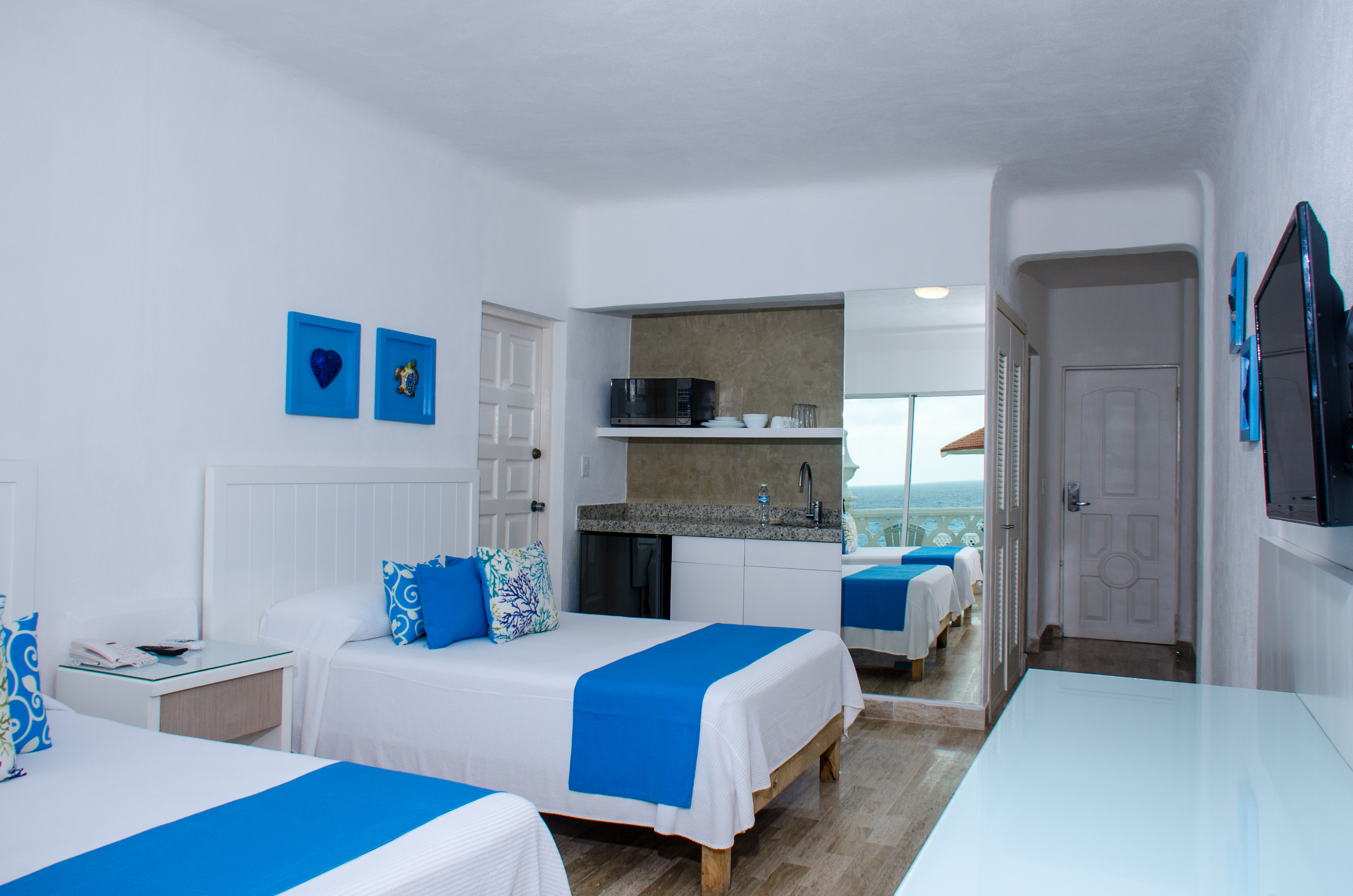 Bsea Cancun Plaza Hotel - Tap to explore photos