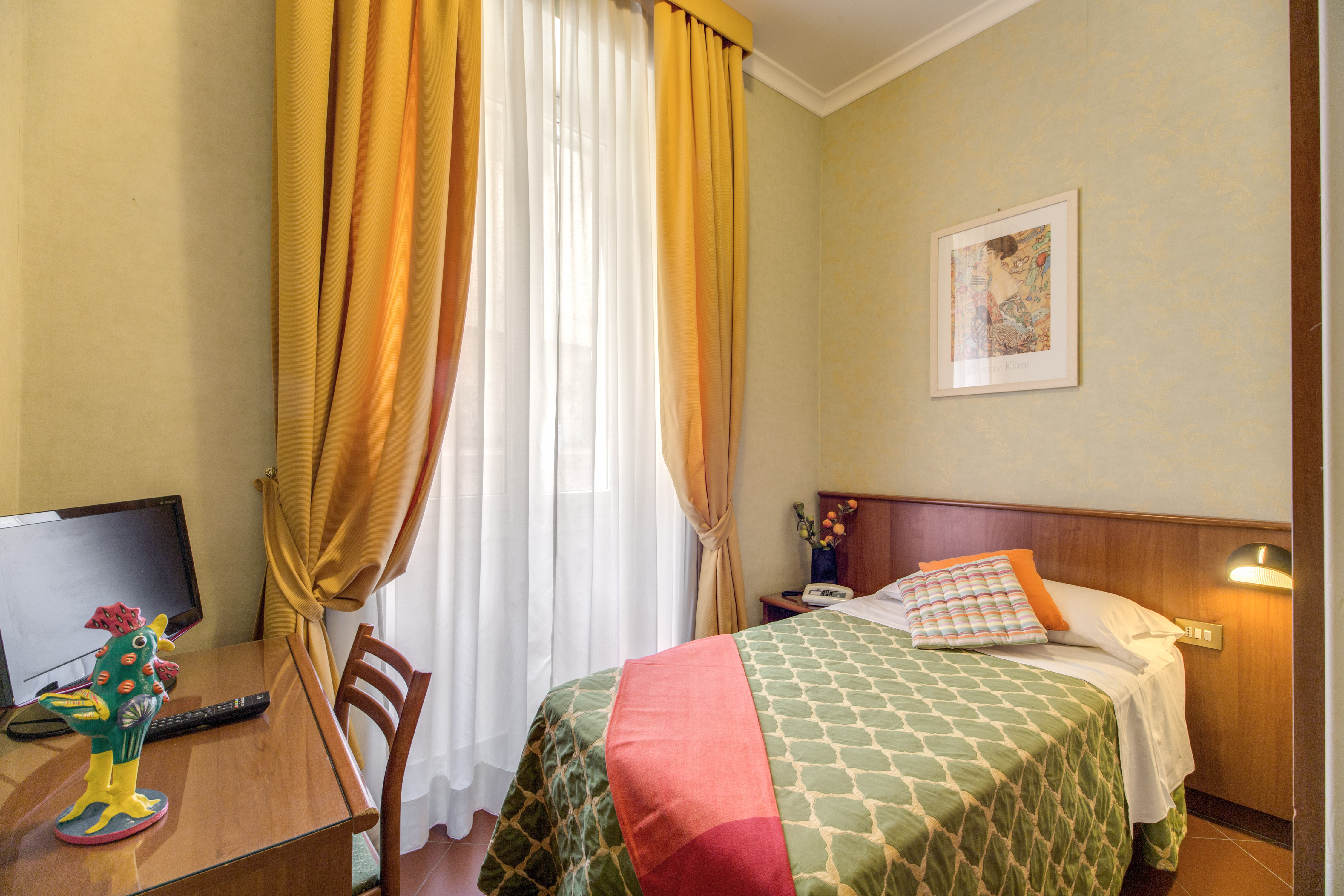 Hotel Corona - Tap to explore photos