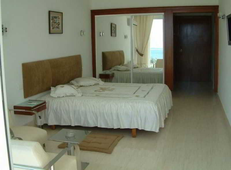 Corniche Palace Hotel