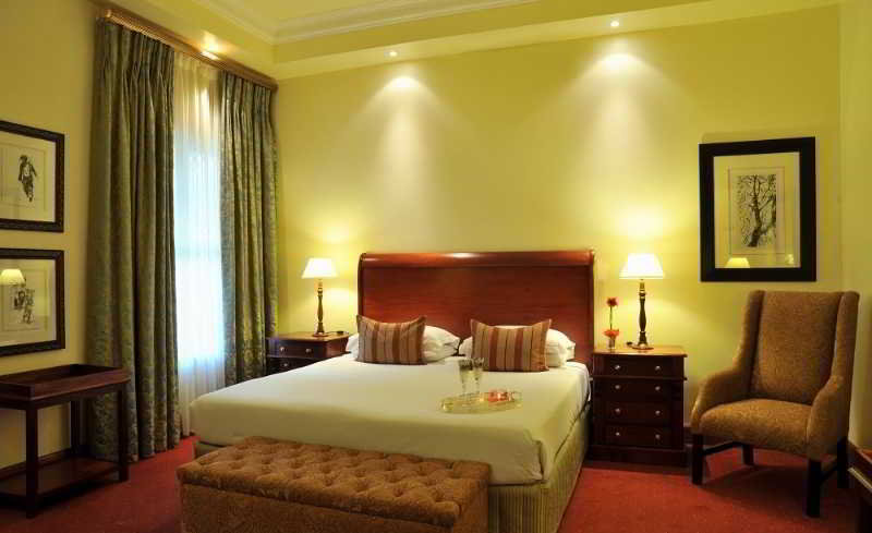 Premier Hotel Quatermain - Tap to explore photos