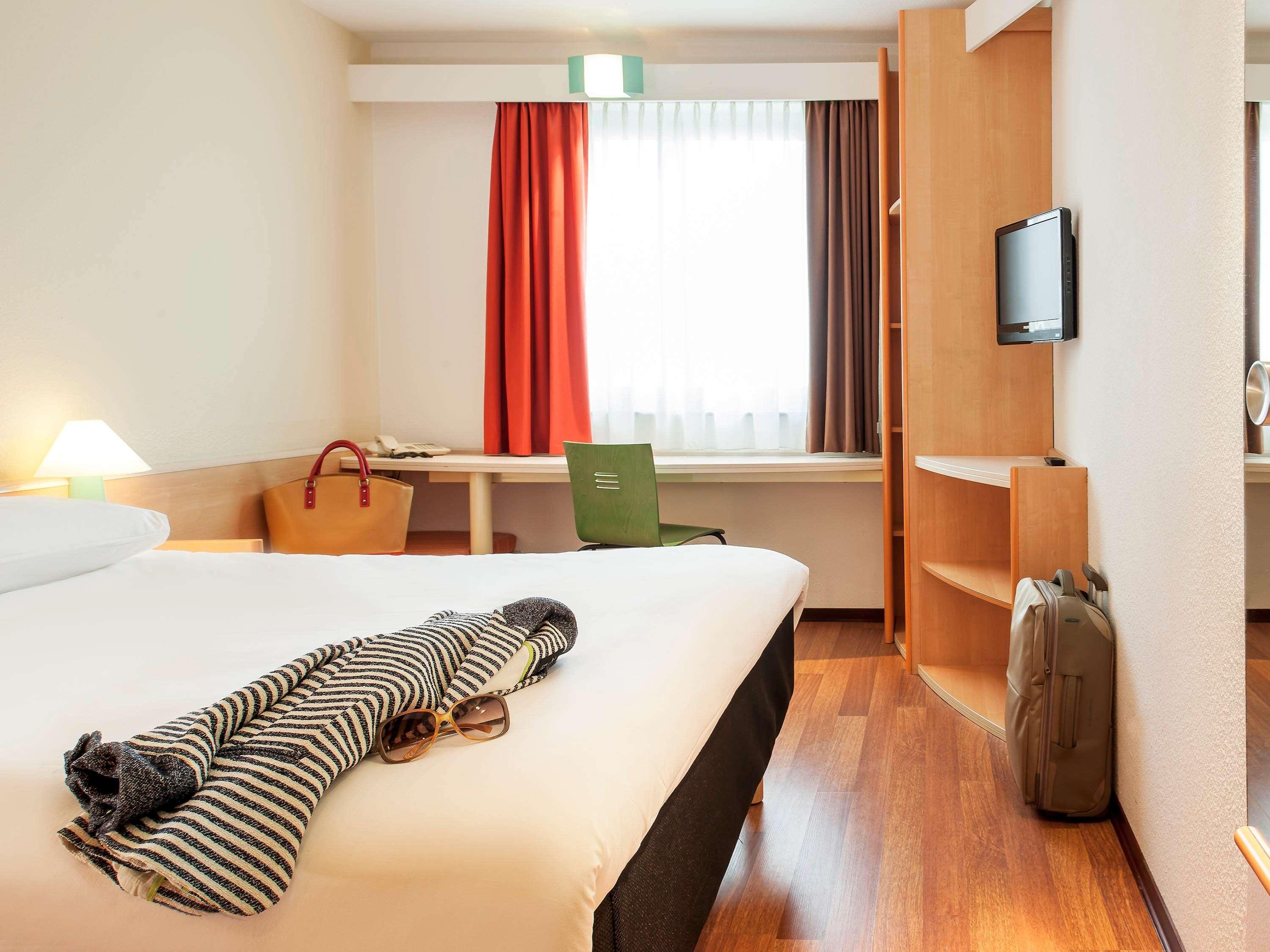 McDreams Hotel Stuttgart-City - Tap to explore photos