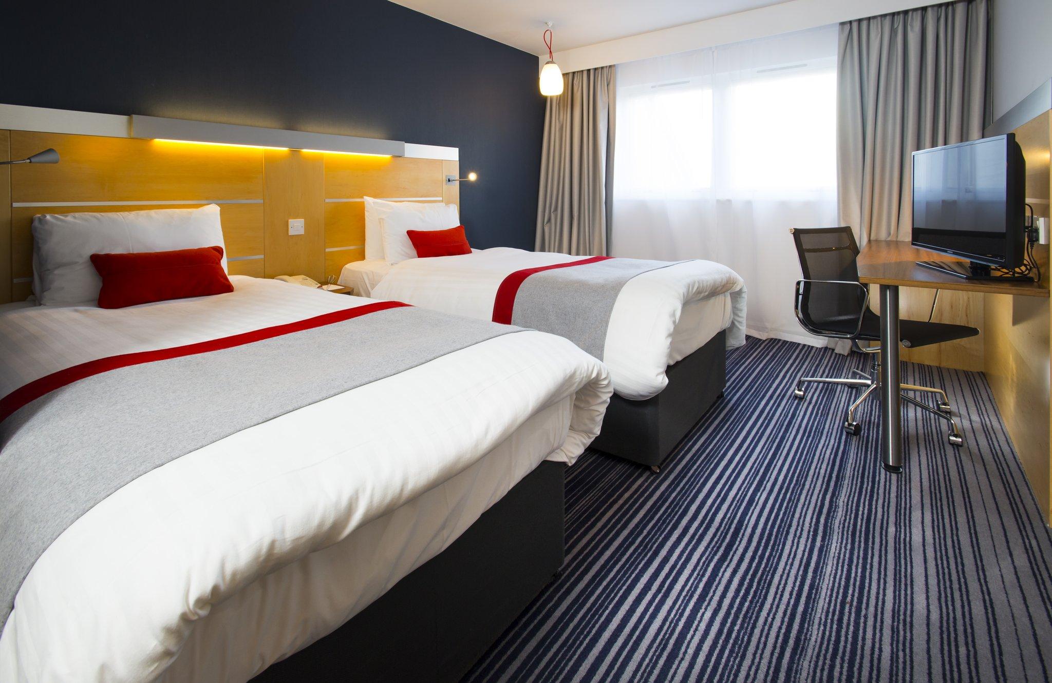 Holiday Inn Express London-Epsom Downs - Tap to explore photos