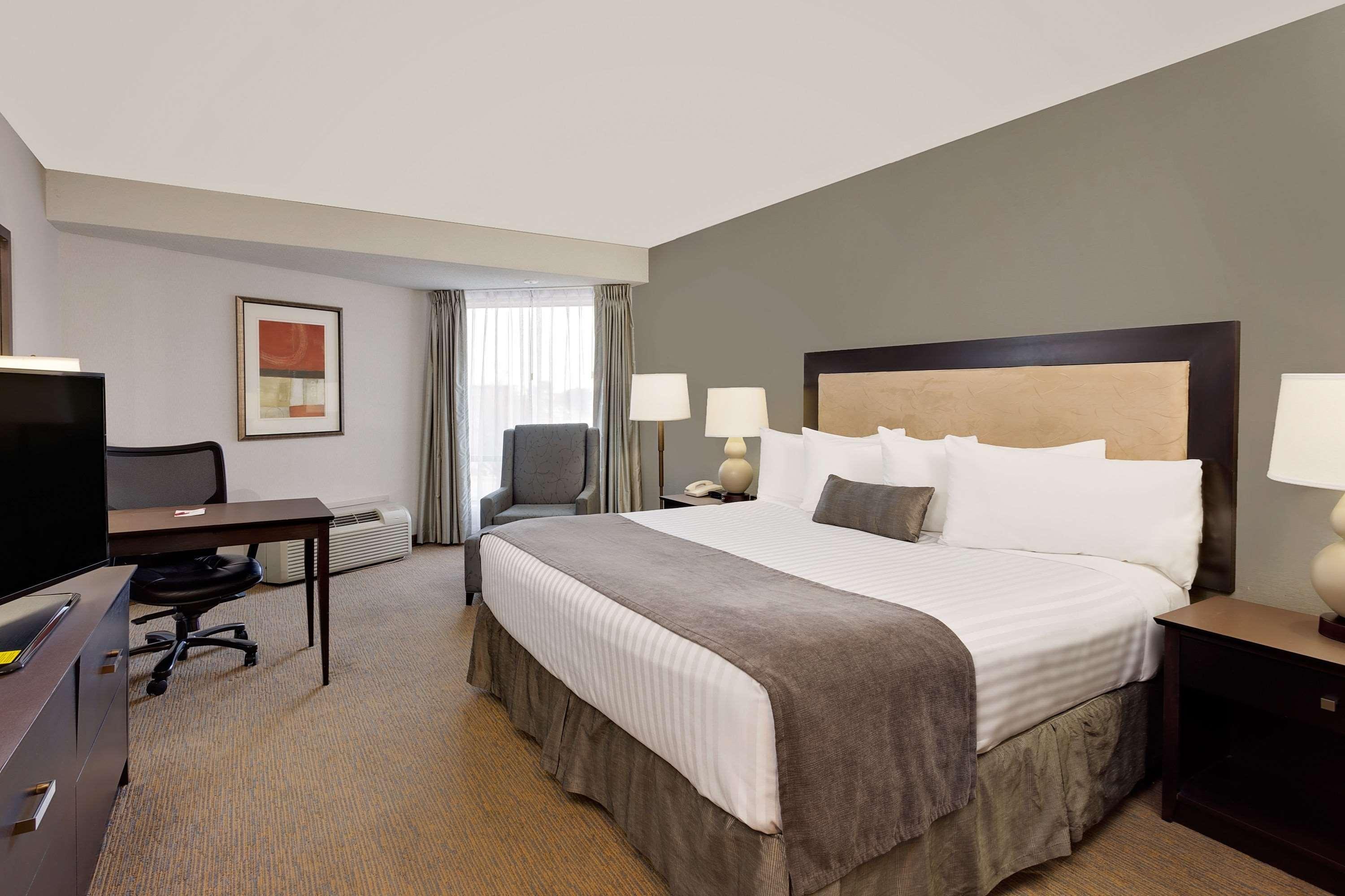 Ramada by Wyndham Kamloops - Tap to explore photos