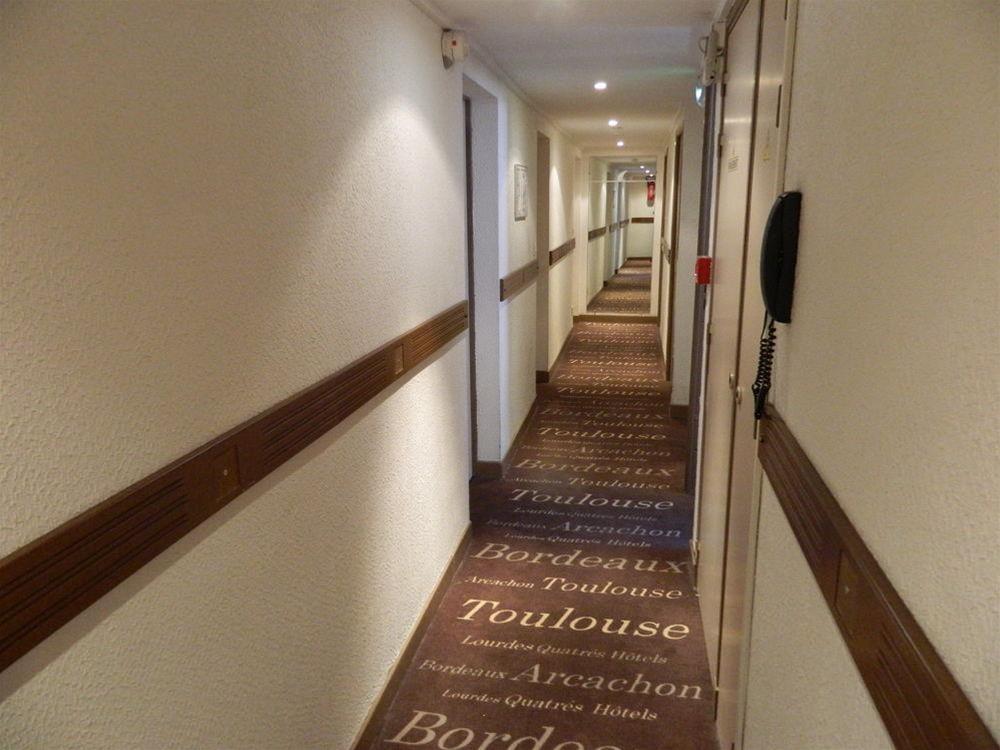 Hôtel Ours Blanc Place Victor Hugo