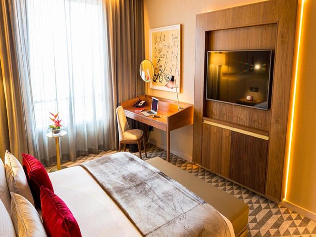 Hotel 2 Fevrier, Lome - Tap to explore photos