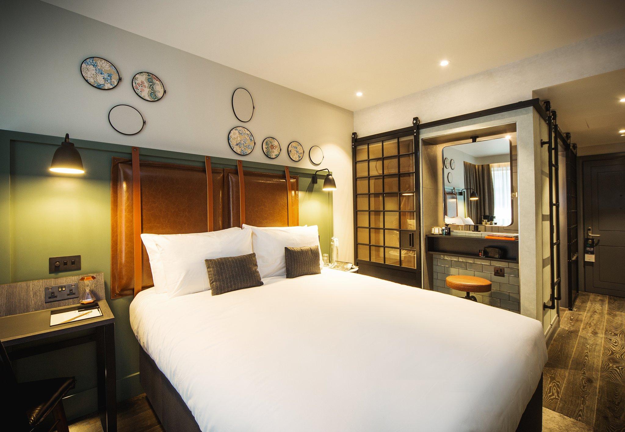 Clayton Hotel City of London - Tap to explore photos