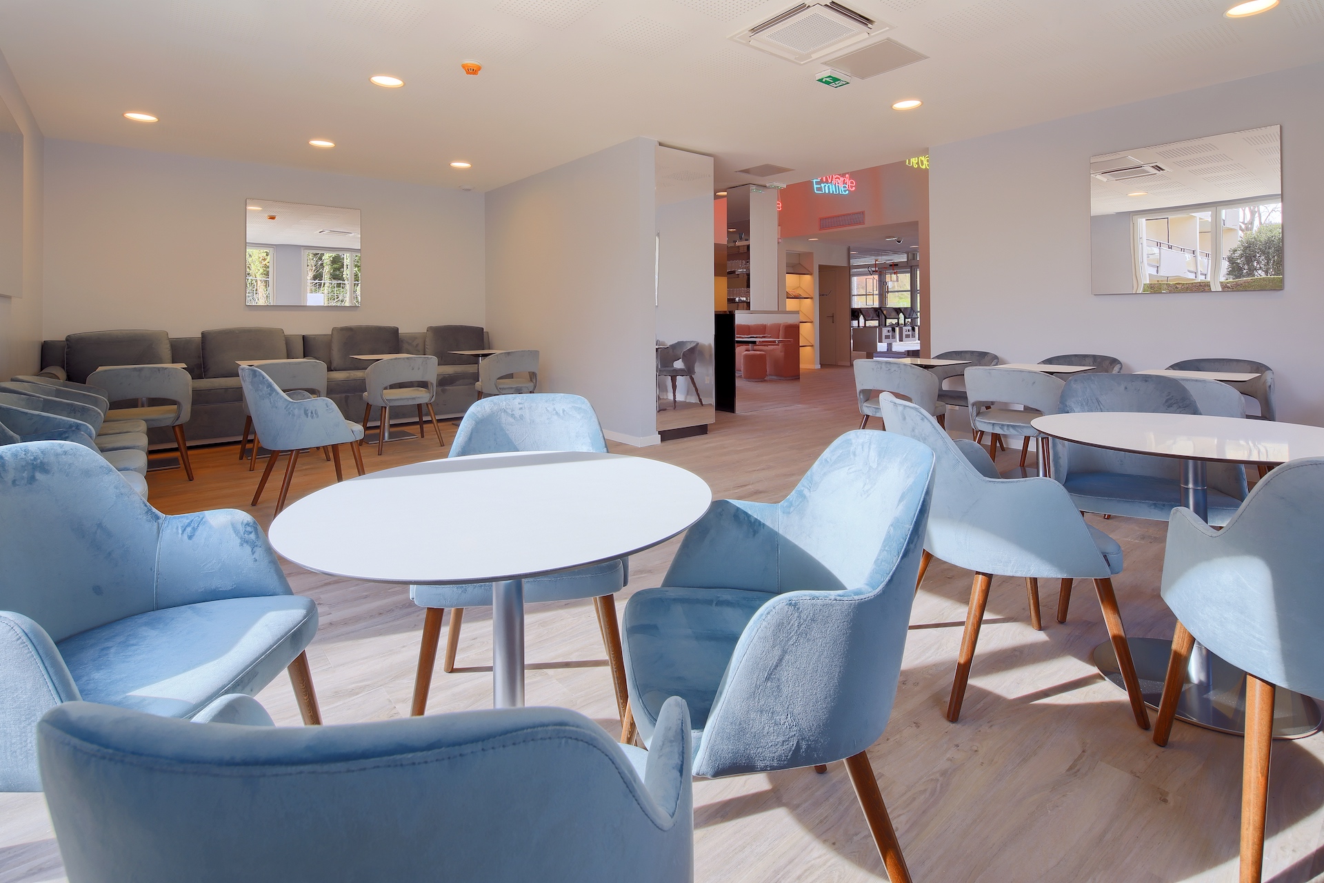 Hotel Residence Park&suites Divonne Geneve Airport journey.owlting.com