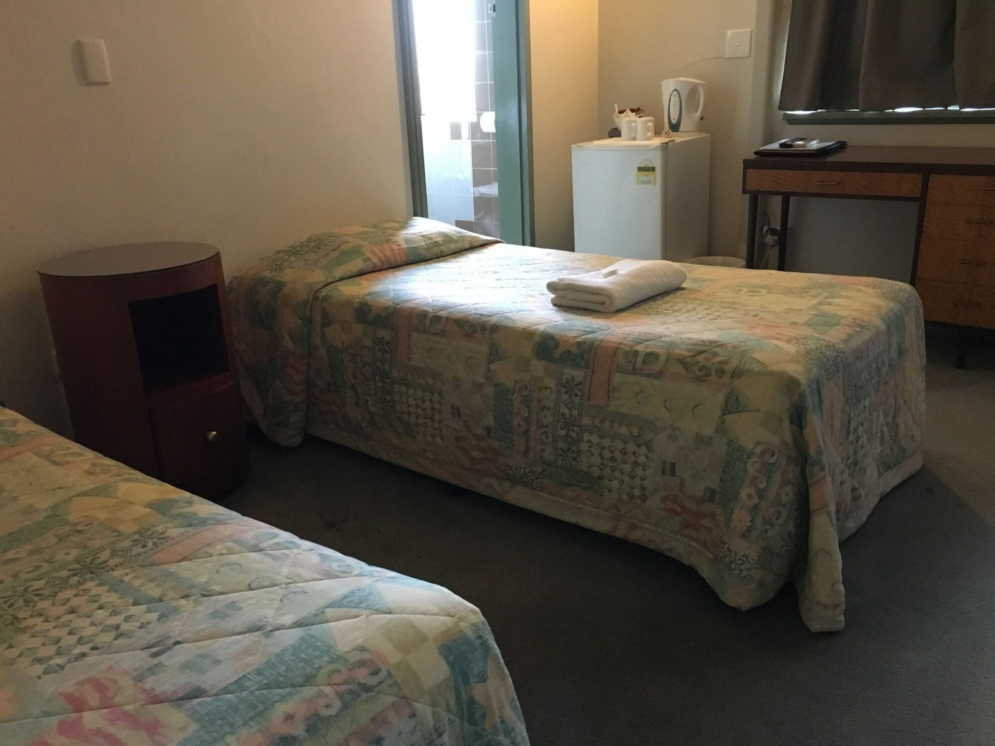 AMAROO HOTEL DUBBO Hotel