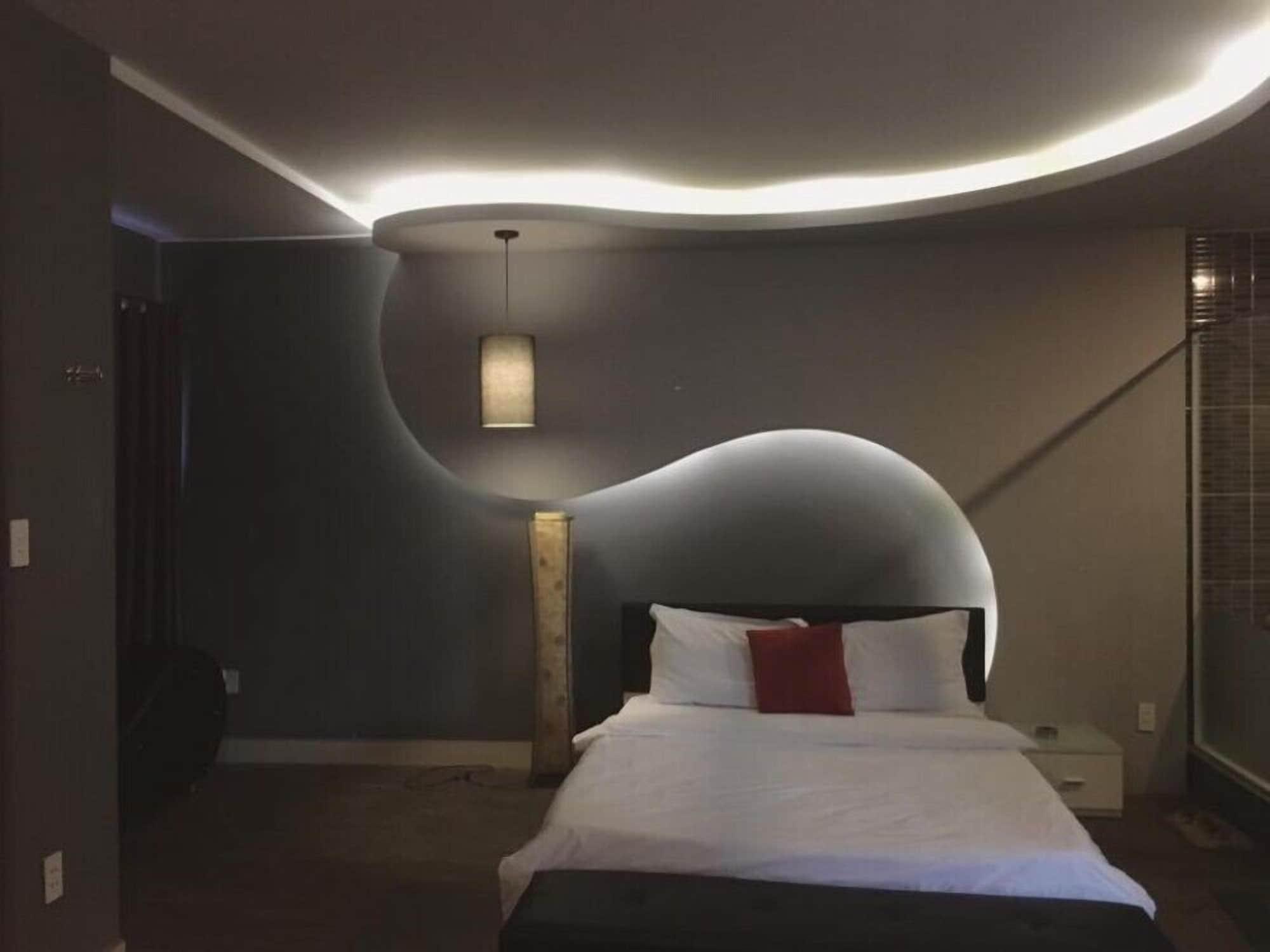 Moc Lan 3 Hotel - Tap to explore photos