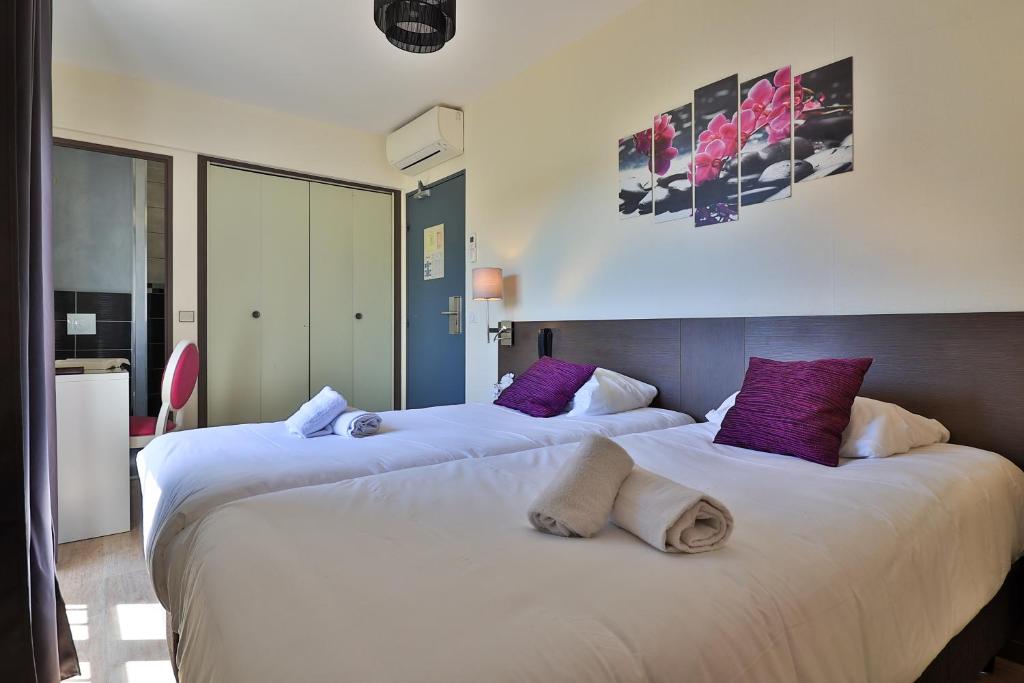 Hotel Perla Riviera - Tap to explore photos