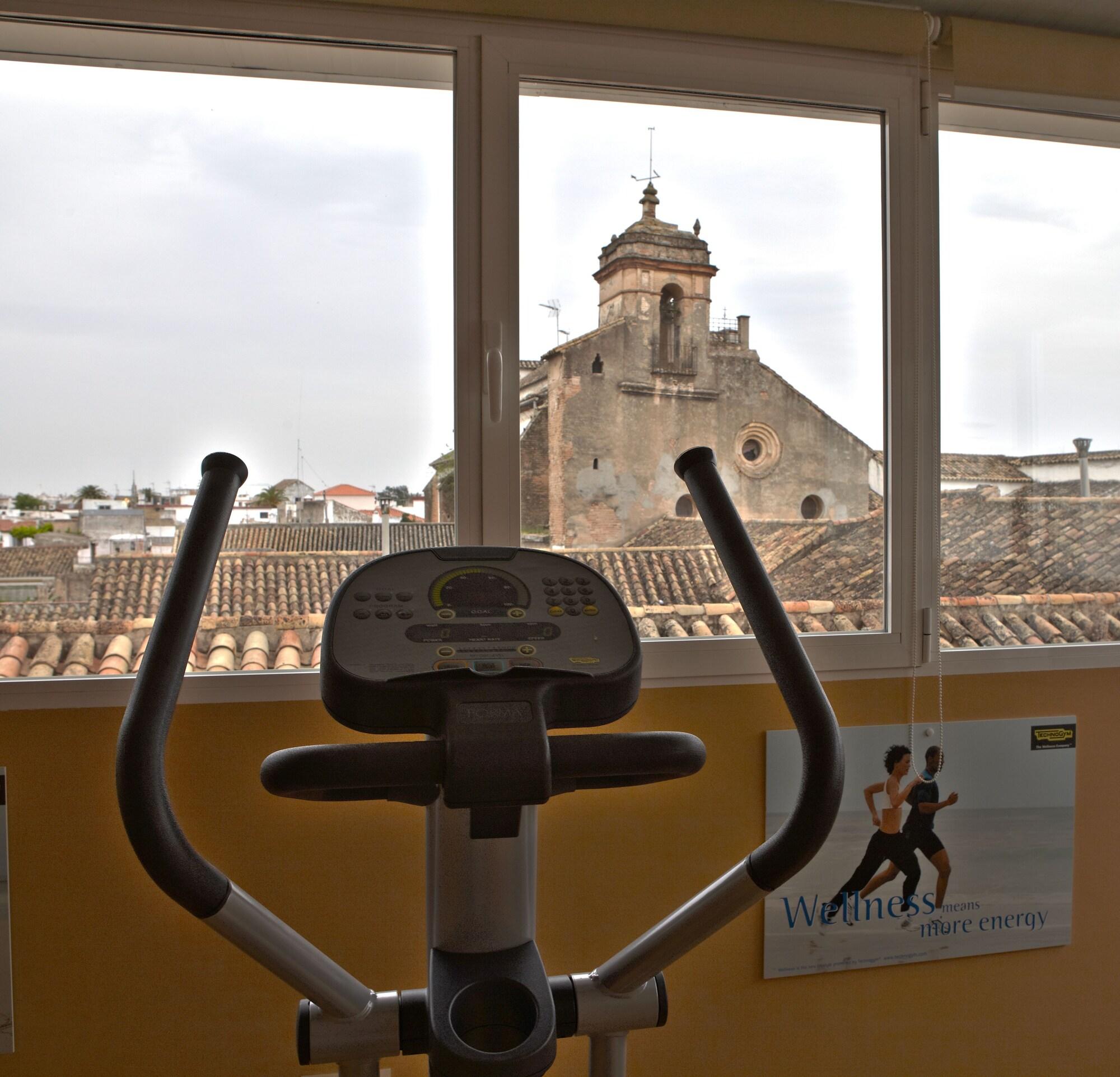 Macia Alfaros, photo 12 of 40