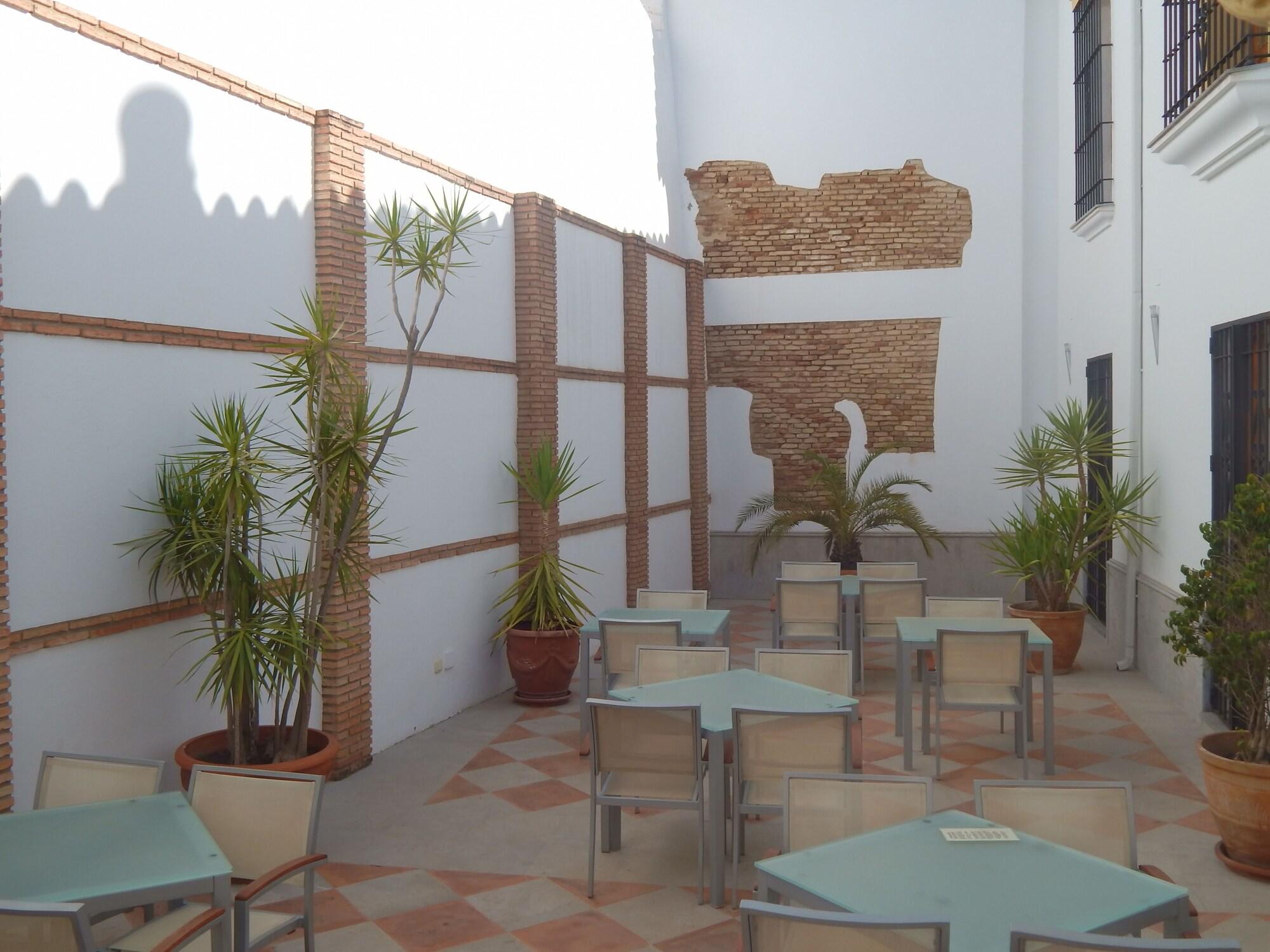 Macia Alfaros, photo 37 of 40