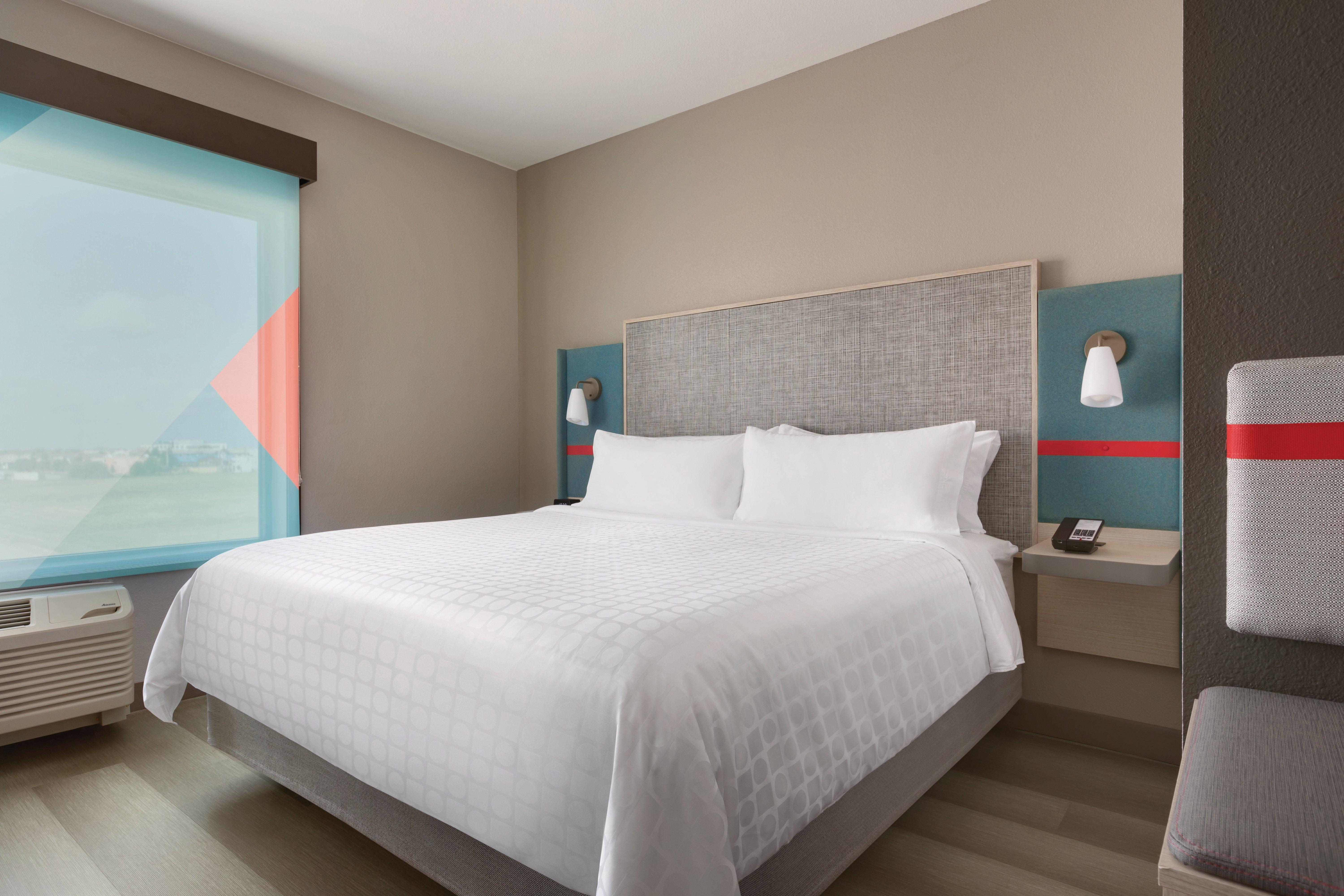 avid hotels FT LAUDERDALE AIRPORT - CRUISE - Tap to explore photos