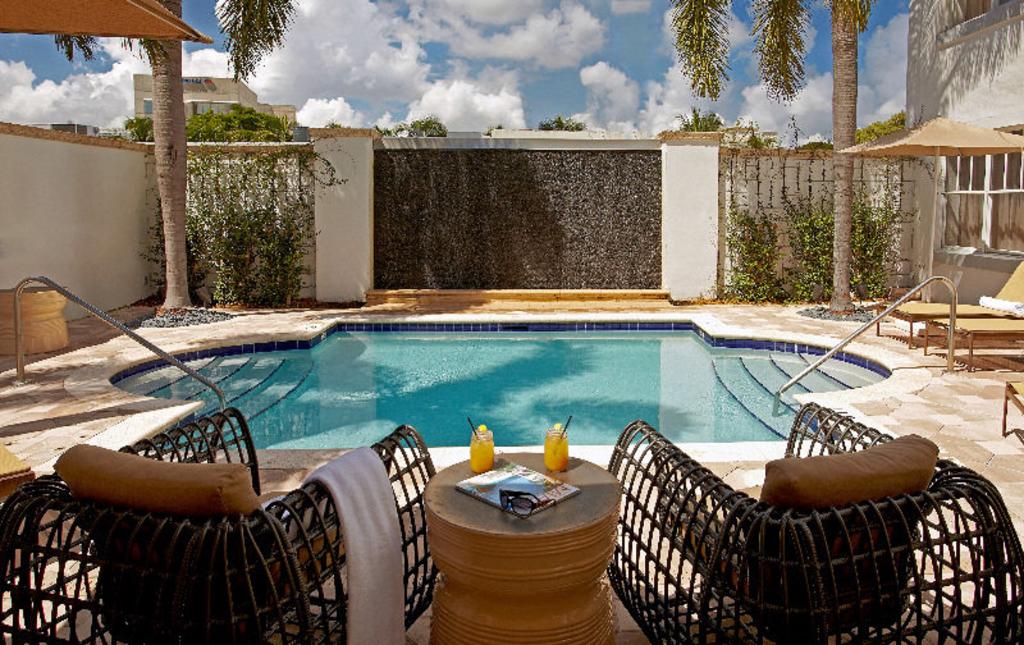 Blue Moon Hotel 
