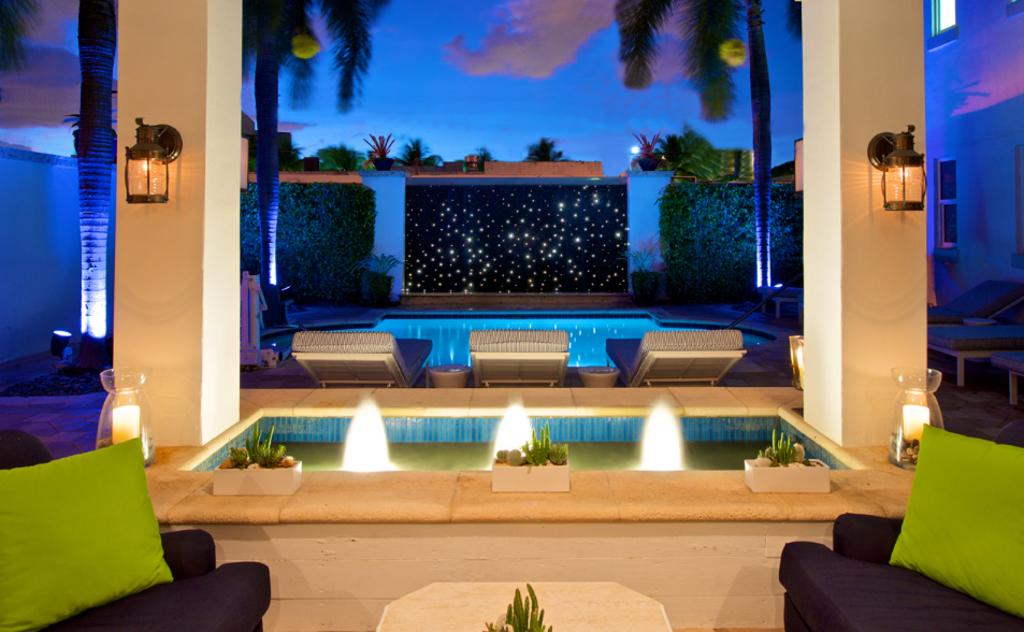Blue Moon Hotel 