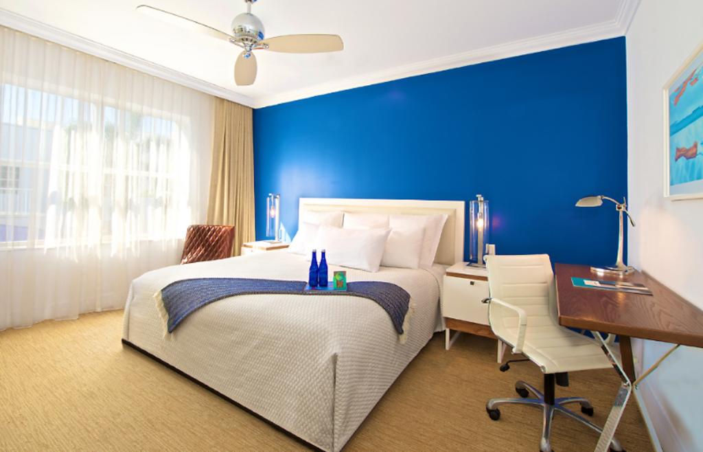 Blue Moon Hotel 