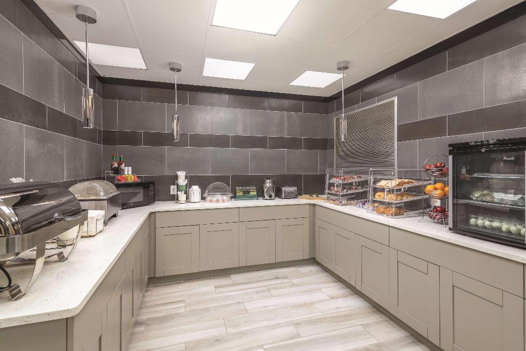 La Quinta Inn & Suites Atlanta Airport 