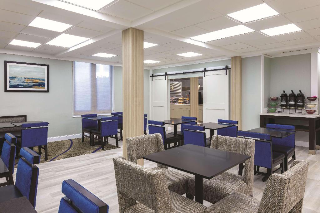 La Quinta Inn & Suites Atlanta Airport 