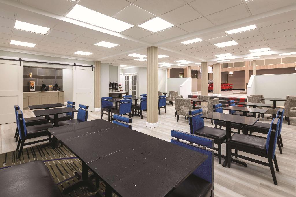 La Quinta Inn & Suites Atlanta Airport La Quinta Inn & Suites Atlanta Airport