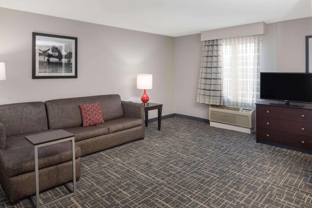 La Quinta Inn & Suites Atlanta Airport 