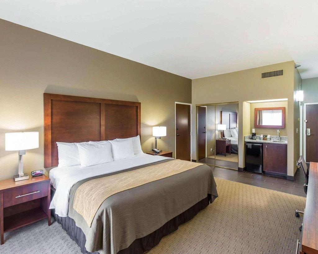Comfort Inn & Executive Suites Naples 