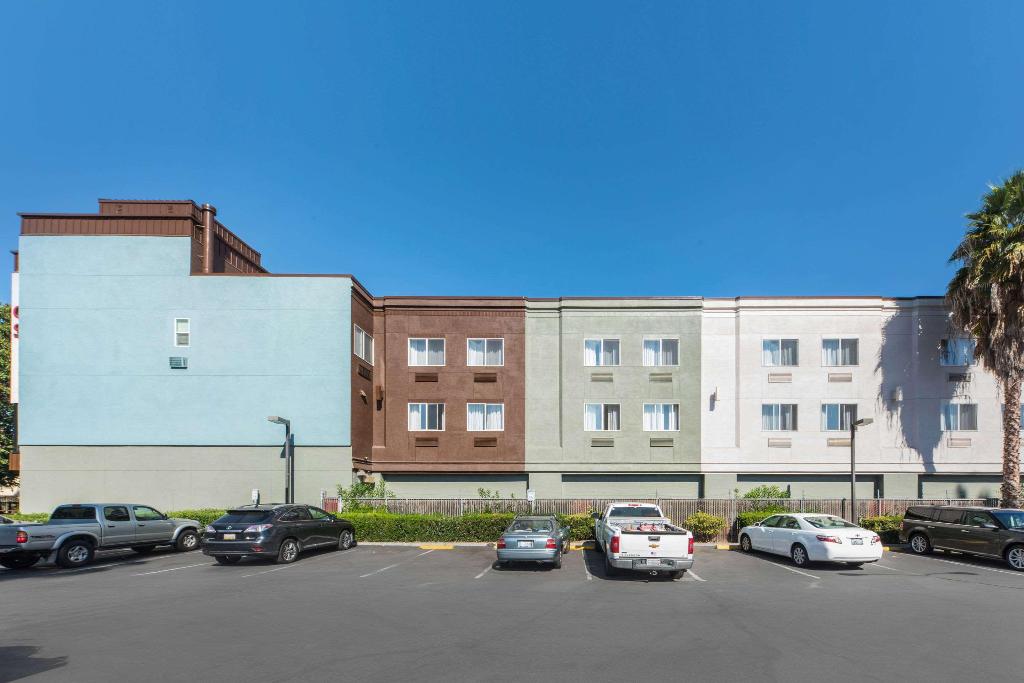 Comfort Suites San Jose Airport 