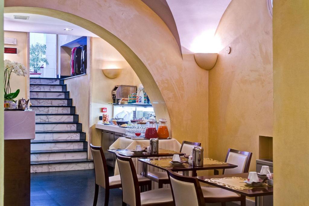Crosti Hotel & Residence 
