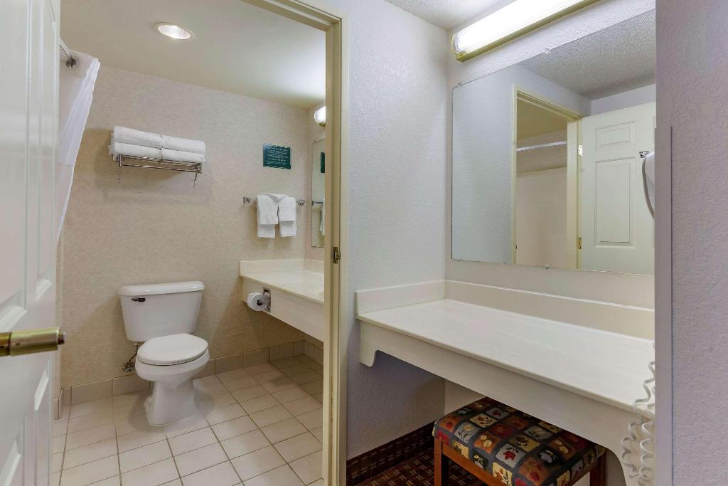 Clarion Suites At The Alliant Energy Center 