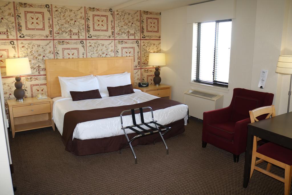 Inlet Tower Hotel & Suites 