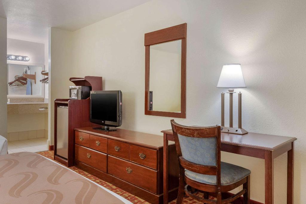 Quality Inn At Town Center Quality Inn At Town Center