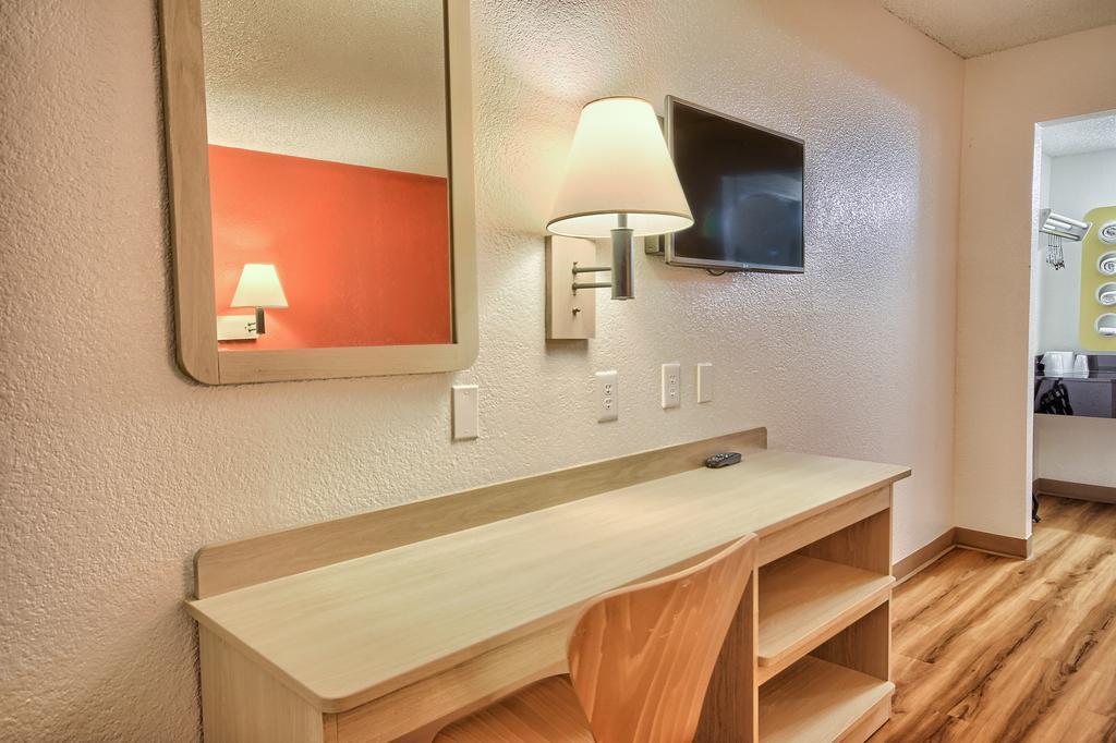 Motel 6 Fresno, Ca - Blackstone South 
