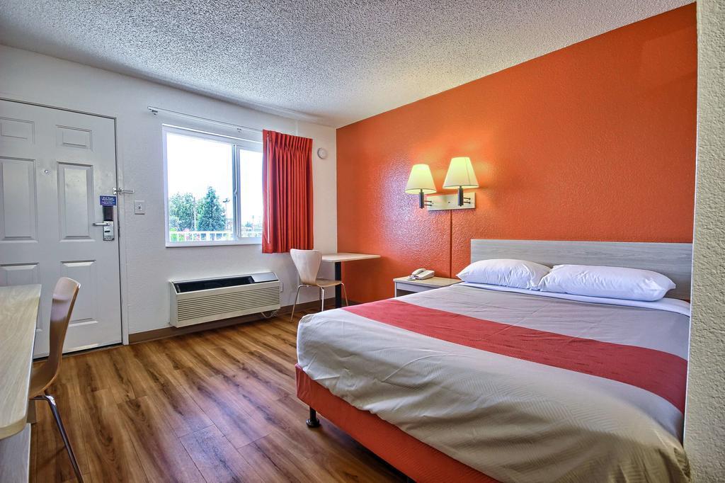 Motel 6 Fresno, Ca - Blackstone South 
