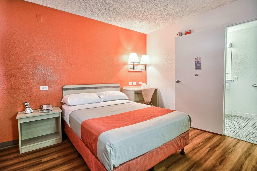 Motel 6 Fresno, Ca - Blackstone South 