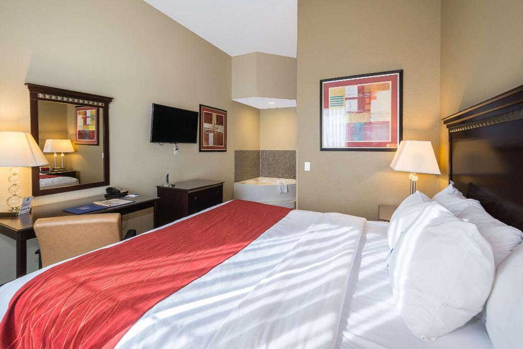 Comfort Inn & Suites Maingate South Comfort Inn & Suites Maingate South