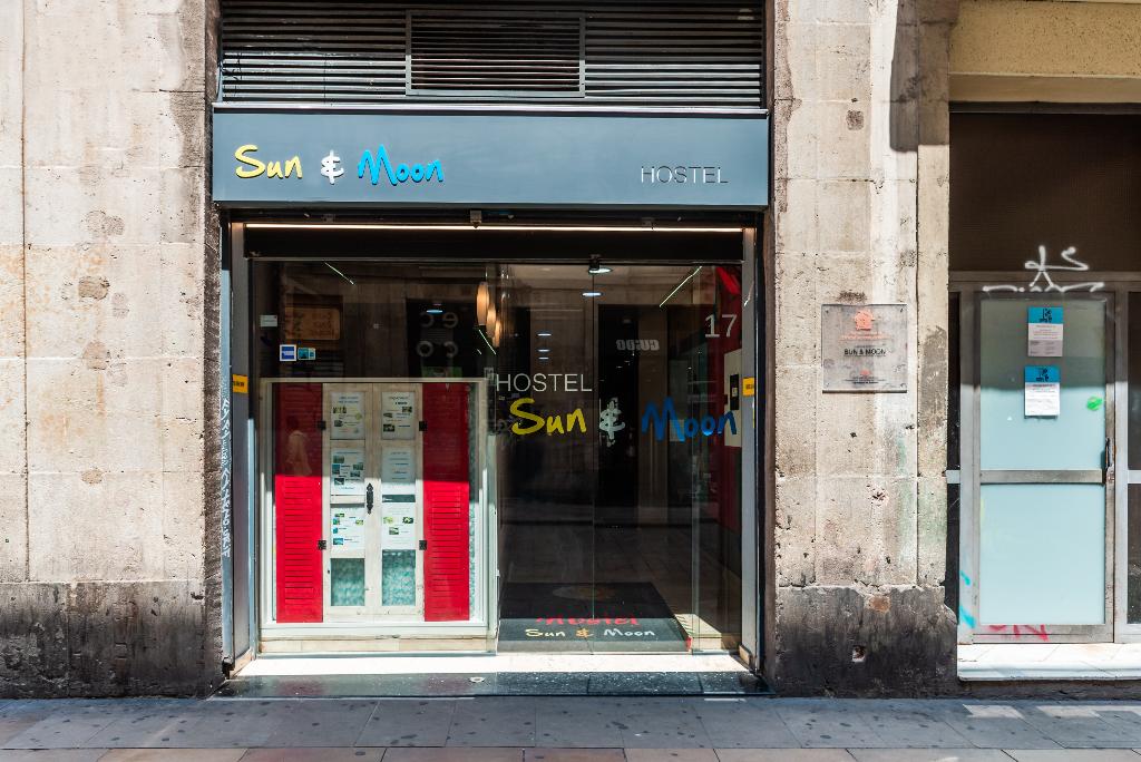 Sun & Moon Hostel 