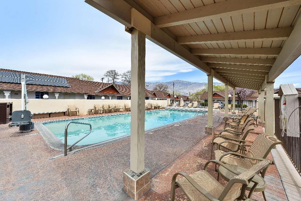 Best Western Plus Frontier Motel 