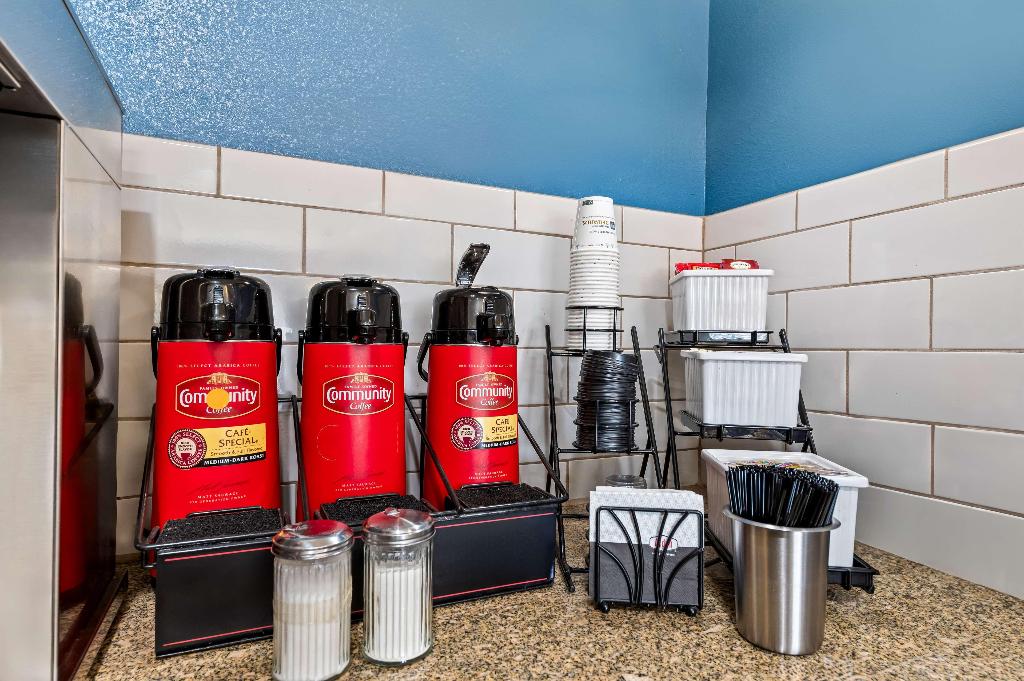 Best Western Delhi Inn 