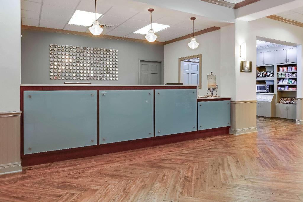 Richmond Inn & Suites, A Trademark Collection Hotel 