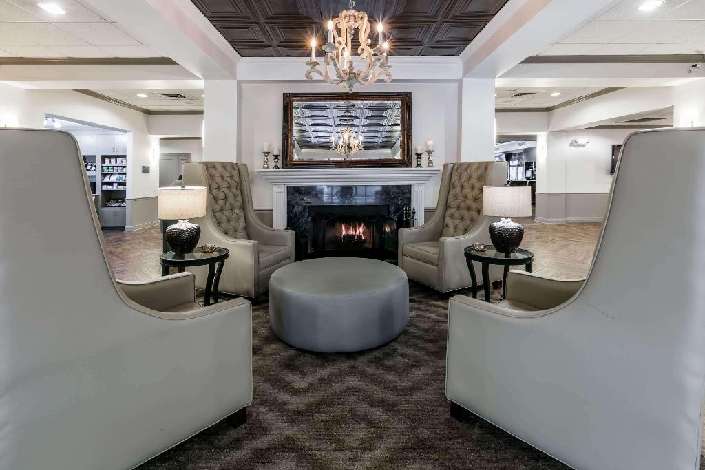 Richmond Inn & Suites, A Trademark Collection Hotel 