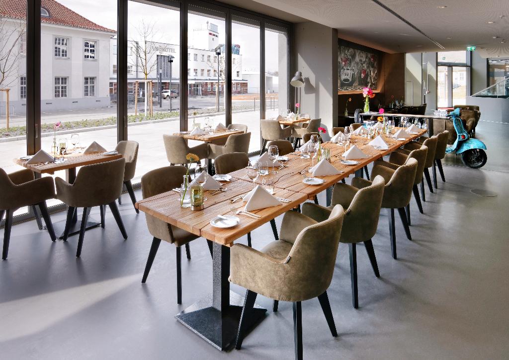 V8 Hotel Classic Motorworld Region Stuttgart V8 Hotel Classic Motorworld Region Stuttgart