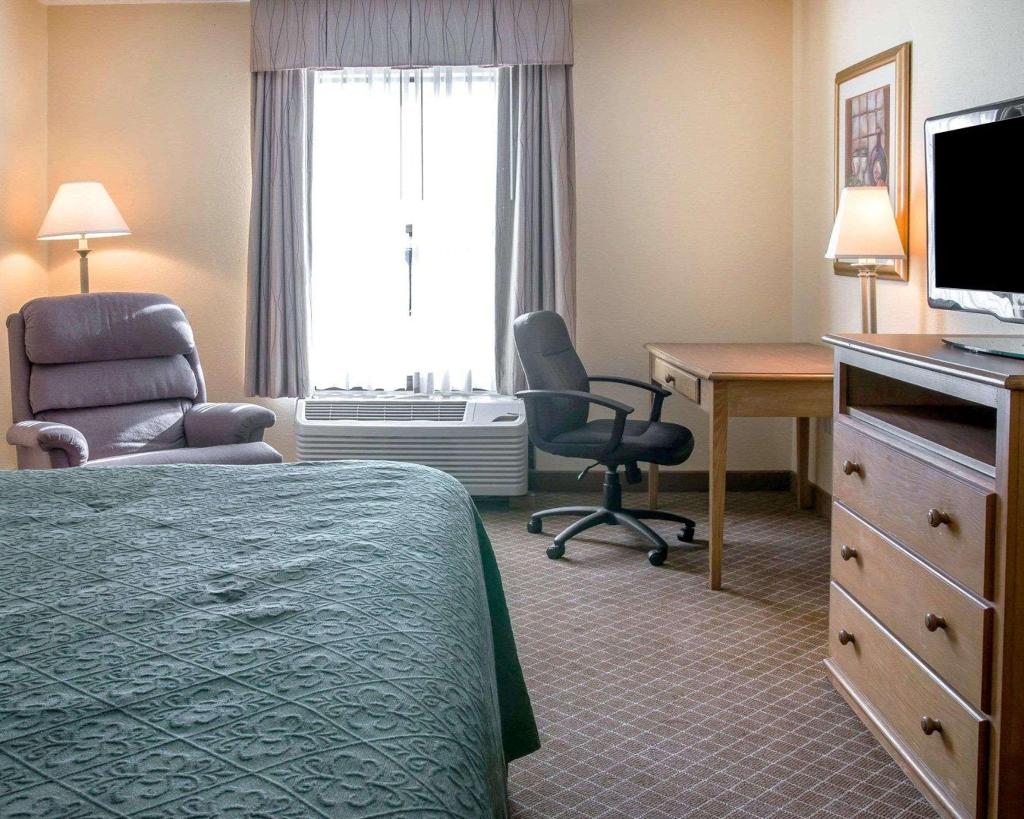 Quality Inn & Suites Monroe Quality Inn & Suites Monroe