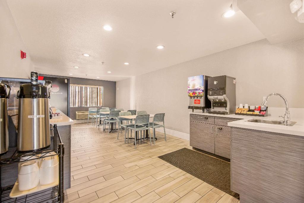 Surestay Hotel By Best Western Fontana 
