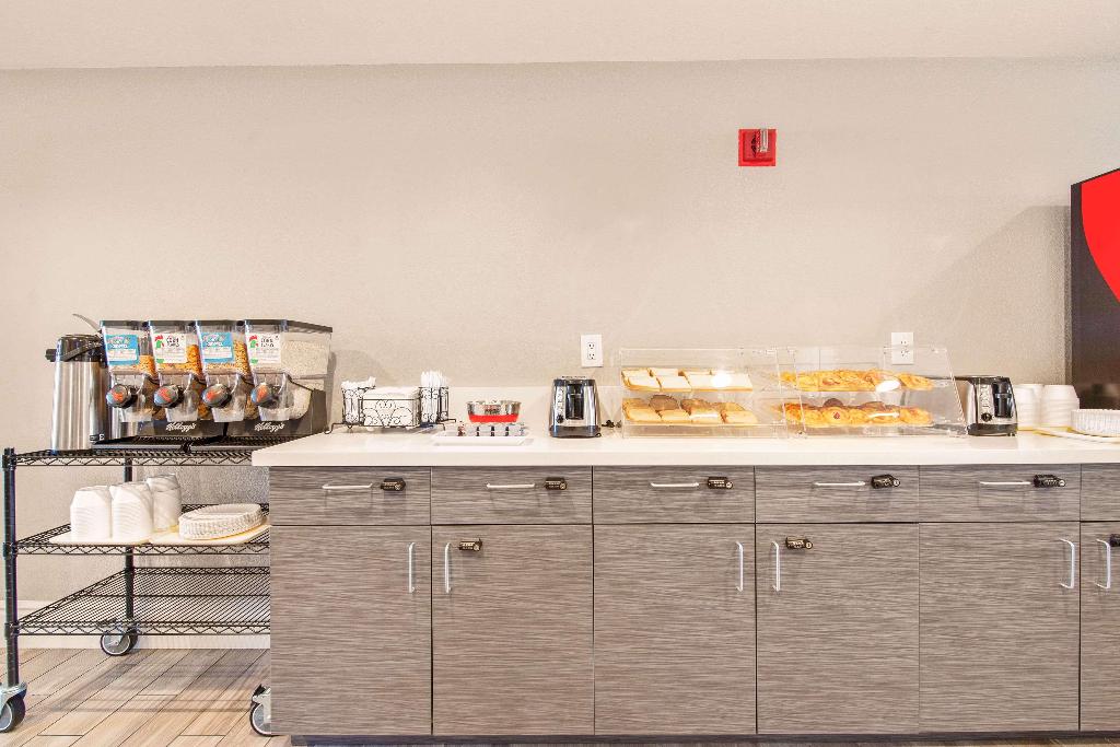 Surestay Hotel By Best Western Fontana 