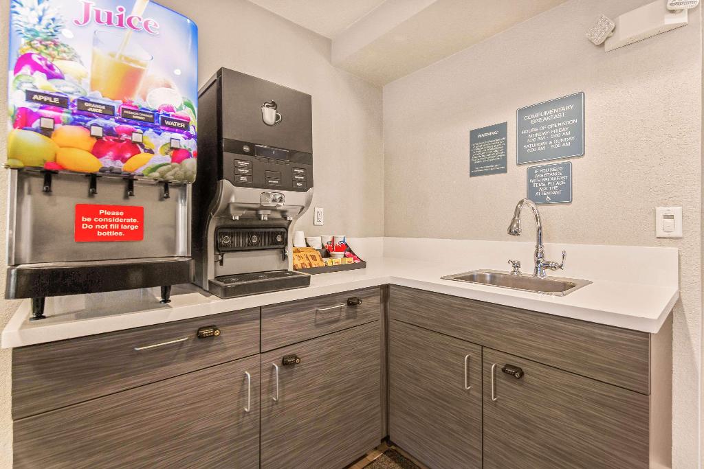 Surestay Hotel By Best Western Fontana 