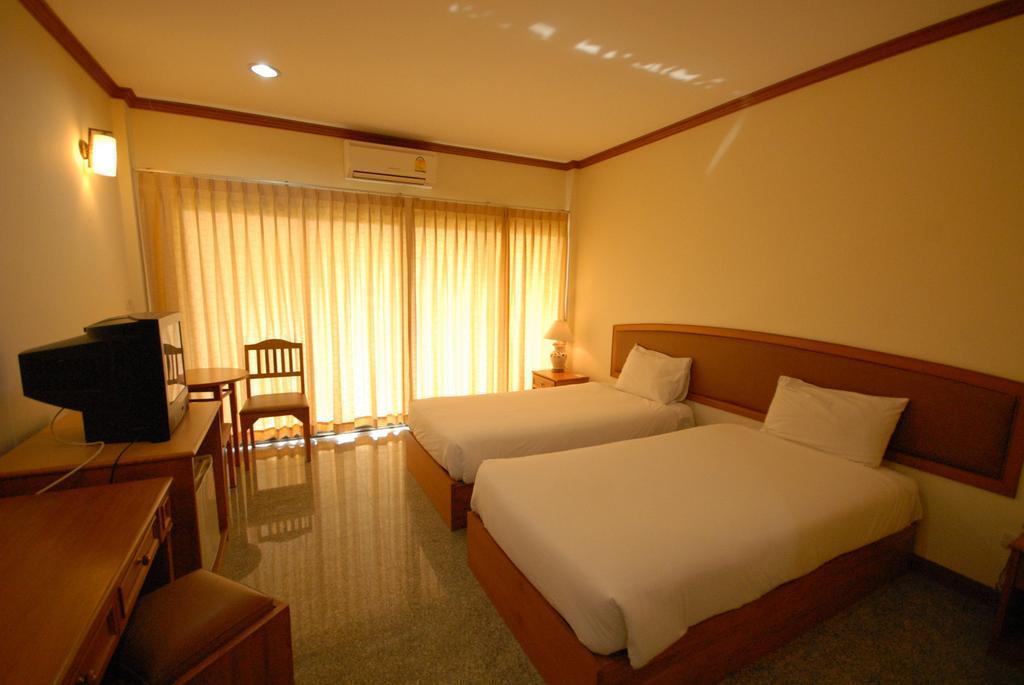 Golden Land Hotel 
