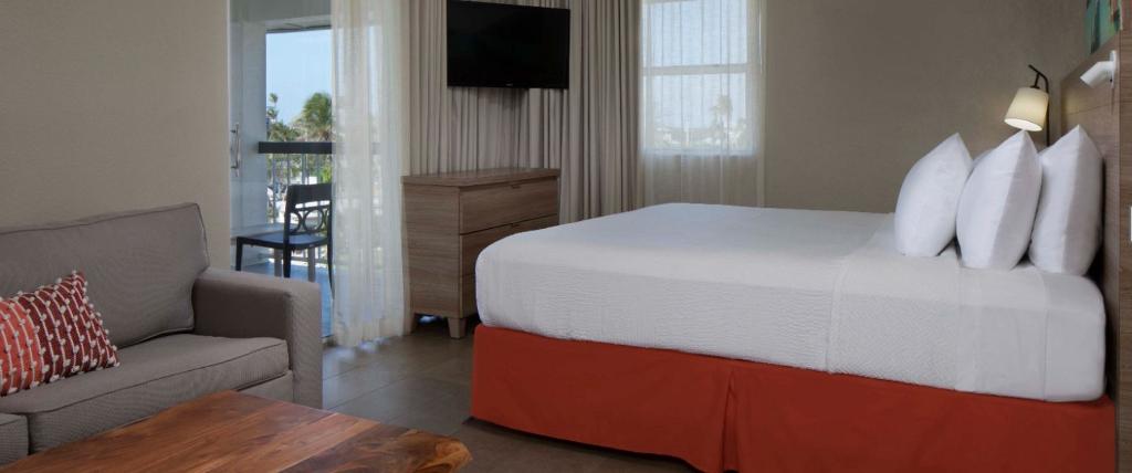 Pelican Cove Resort & Marina 